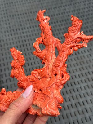 A Chinese carved red coral 'Goddess and Boy' group, 19/20th C. — 照片 5