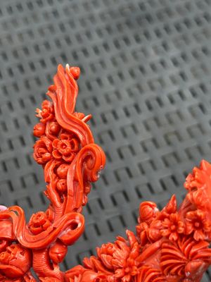 A Chinese carved red coral 'Goddess and Boy' group, 19/20th C. — 照片 7