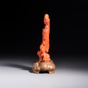 A Chinese carved red coral 'Goddess and Boys' group on a wooden stand, 19/20th C. — photo 2