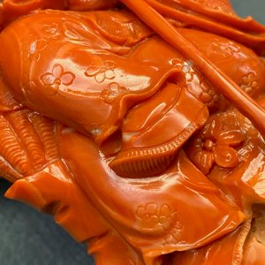 A Chinese carved red coral group of a boy with a parrot, 19/20th C. — photo 12
