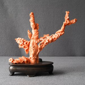 A Chinese carved red coral group of a lady among blossoming branches, 19th C. — photo 7