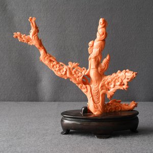 A Chinese carved red coral group of a lady among blossoming branches, 19th C. — photo 9