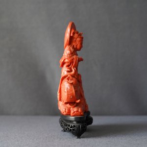A Chinese carved red coral group of Guanyin on an elephant, 19th C. — photo 7