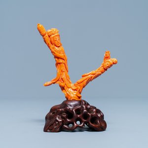 A Chinese carved red coral group of two ladies, 19/20th C. — photo 1