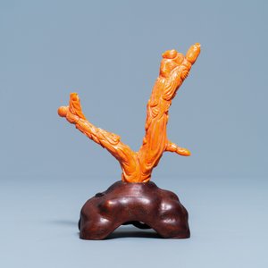 A Chinese carved red coral group of two ladies, 19/20th C. — photo 2