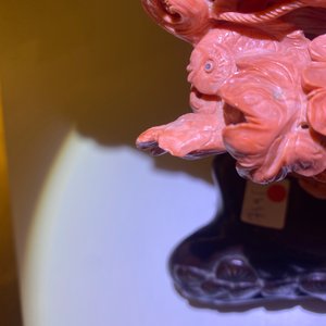 A Chinese carved red coral 'Guanyin and servant' group, 19/20th C. — photo 11