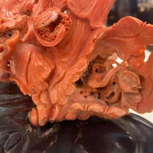 A Chinese carved red coral 'Guanyin and servant' group, 19/20th C. — photo 19