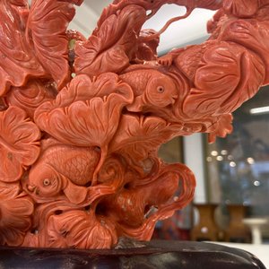 A Chinese carved red coral 'Guanyin and servant' group, 19/20th C. — photo 21