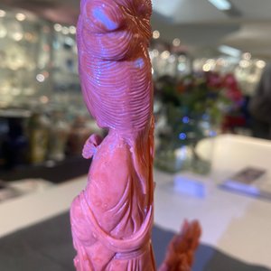 A Chinese carved red coral 'Guanyin' group, 19/20th C. — 照片 28