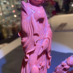 A Chinese carved red coral 'Guanyin' group, 19/20th C. — 照片 36