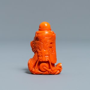 A Chinese carved red coral snuff bottle with a dragon, Republic — photo 2