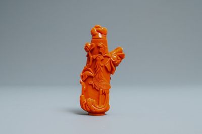 A Chinese carved red coral snuff bottle with birds and flowers, 19/20th C.