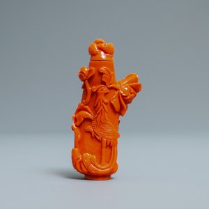 A Chinese carved red coral snuff bottle with birds and flowers, 19/20th C. — 照片 1