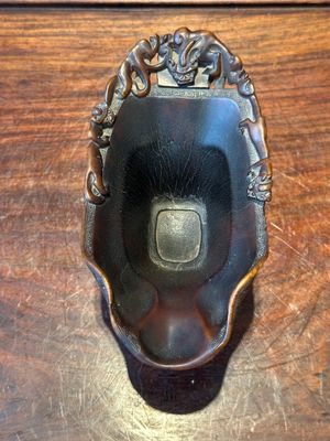 A Chinese carved rhinoceros horn 'libation cup' with chilong design, 17/18th C. — photo 5