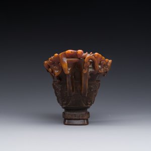 A Chinese carved rhinoceros horn 'libation cup' with chilong design, 17/18th C. — photo 4