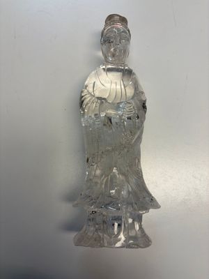 A Chinese carved rock crystal Guanyin, 20th C. — 照片 1