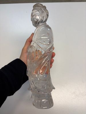 A Chinese carved rock crystal Guanyin, 20th C. — 照片 3