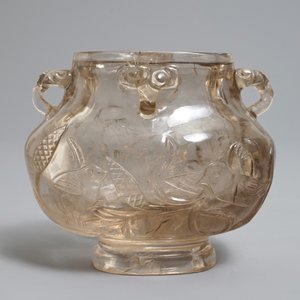 A Chinese carved rock crystal hu vase, 18/19th C. — photo 2