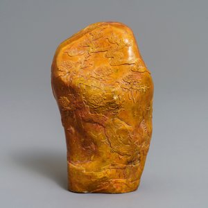 A Chinese carved Shoushan soapstone boulder with landscape design, 19/20th C. — 照片 2