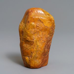 A Chinese carved Shoushan soapstone boulder with landscape design, 19/20th C. — 照片 4