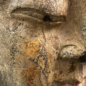 A Chinese carved stone head of Buddha with traces of gilding and polychromy, Ming — photo 11