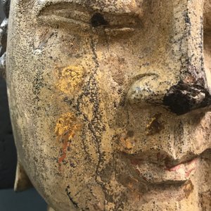 A Chinese carved stone head of Buddha with traces of gilding and polychromy, Ming — photo 8