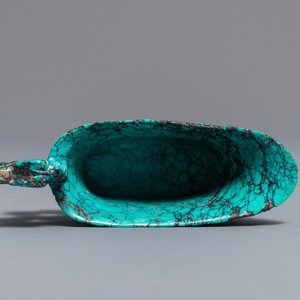 A Chinese carved turquoise libation cup, 19/20th C. — photo 5