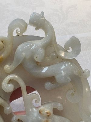 A Chinese carved white and russet jade bi-disc with chilong design, 19/20th C. — photo 4