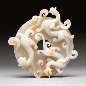 A Chinese carved white and russet jade bi-disc with chilong design, 19/20th C. — photo 1