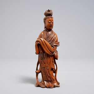 A Chinese carved wood figure of Guanyin standing, 19th C. — photo 2