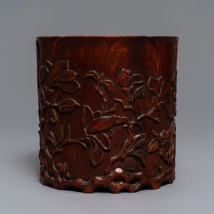 A Chinese carved wood 'magnolia' brush pot, prob. Qing — 照片 2