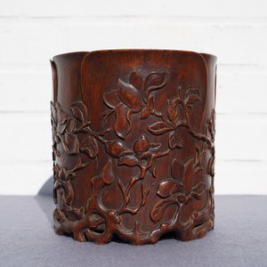 A Chinese carved wood 'magnolia' brush pot, prob. Qing — 照片 9
