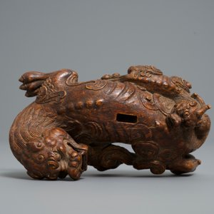 A Chinese carved wood 'Qilin and cub' group, 19/20th C. — 照片 7