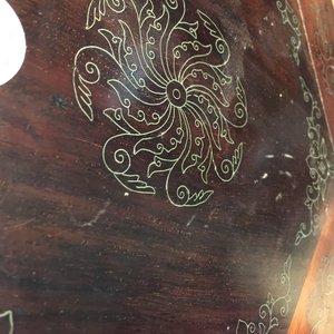 A Chinese carved wood stand with silver wire inlay, 19/20th C. — 照片 11