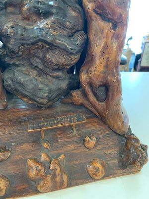 A Chinese carved wooden group and a natural root sculpture, 20th C. — photo 15