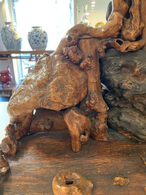 A Chinese carved wooden group and a natural root sculpture, 20th C. — photo 16