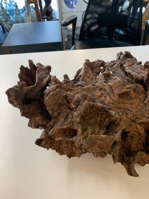 A Chinese carved wooden group and a natural root sculpture, 20th C. — photo 5