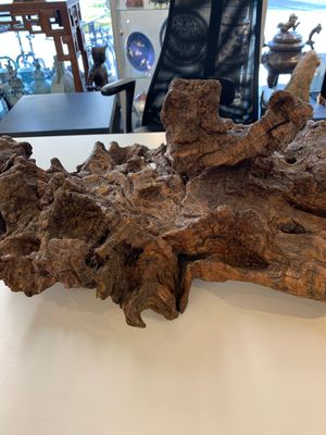 A Chinese carved wooden group and a natural root sculpture, 20th C. — photo 6