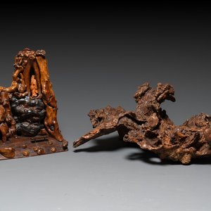 A Chinese carved wooden group and a natural root sculpture, 20th C. — photo 1