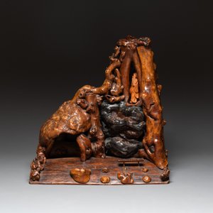 A Chinese carved wooden group and a natural root sculpture, 20th C. — photo 2
