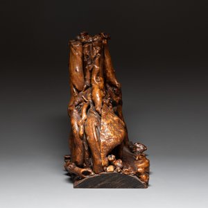 A Chinese carved wooden group and a natural root sculpture, 20th C. — photo 3