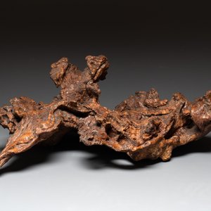 A Chinese carved wooden group and a natural root sculpture, 20th C. — photo 8