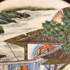A Chinese carved wooden screen with a famille rose plaque, 19/20th C. — 照片 10