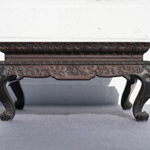 A Chinese carved wooden stand with famille rose plaque, 19th C. — 照片 35