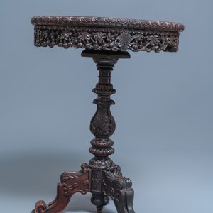 A Chinese carved wooden table with a large Canton famille verte plaque, 19th C. — photo 6
