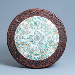 A Chinese carved wooden table with a large Canton famille verte plaque, 19th C. — photo 7