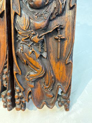 A Chinese carved wooden triptych panel with figural design, Wong Chan Kee mark, Shanghai, 20th C. — photo 12