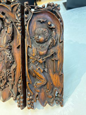 A Chinese carved wooden triptych panel with figural design, Wong Chan Kee mark, Shanghai, 20th C. — photo 10