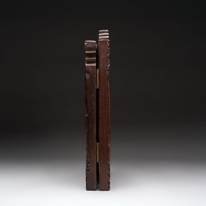 A Chinese carved wooden triptych panel with figural design, Wong Chan Kee mark, Shanghai, 20th C. — photo 4