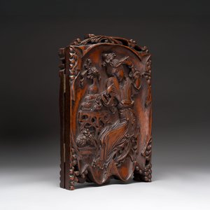 A Chinese carved wooden triptych panel with figural design, Wong Chan Kee mark, Shanghai, 20th C. — photo 5